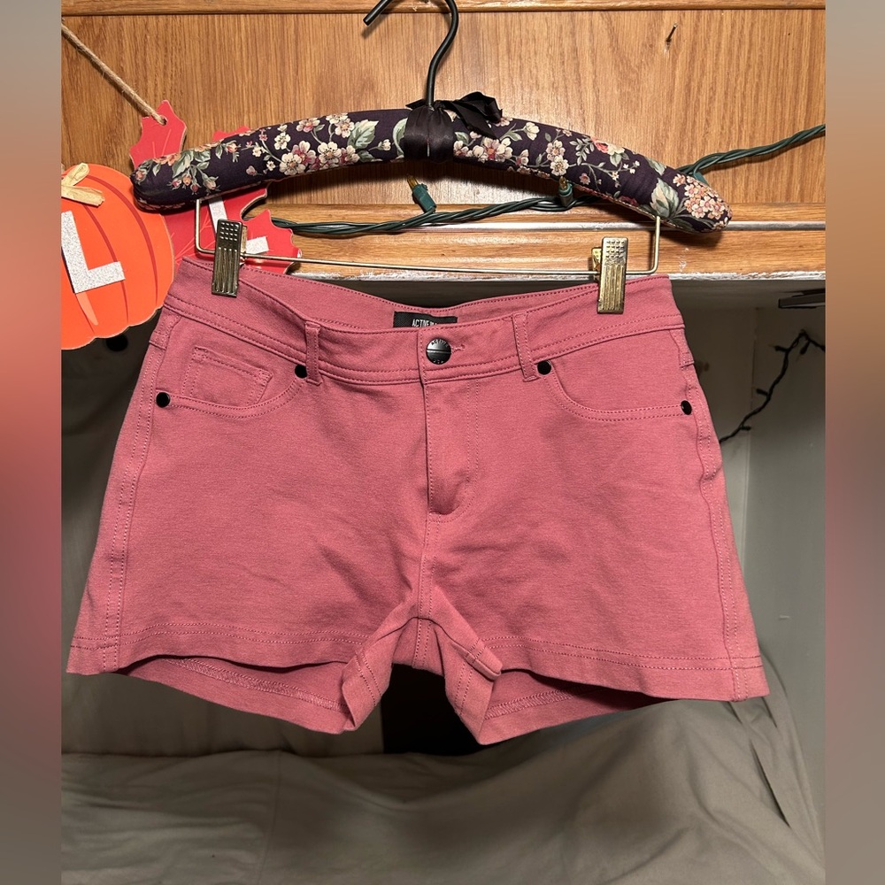 Super cute mauve pink tone stretch jean shorts M fits small By Active USA